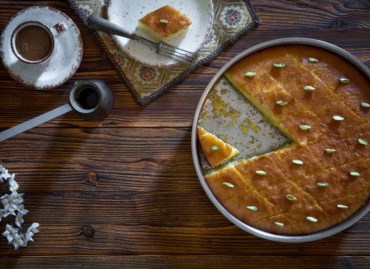 Ραβανί με γιαούρτι και μαλοτήρα