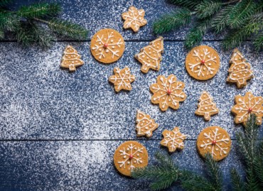 Χριστουγεννιάτικα μπισκότα με τζίντζερ και αμύγδαλο