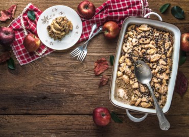 Vegan μηλόπιτα με βρώμη και ταχίνι